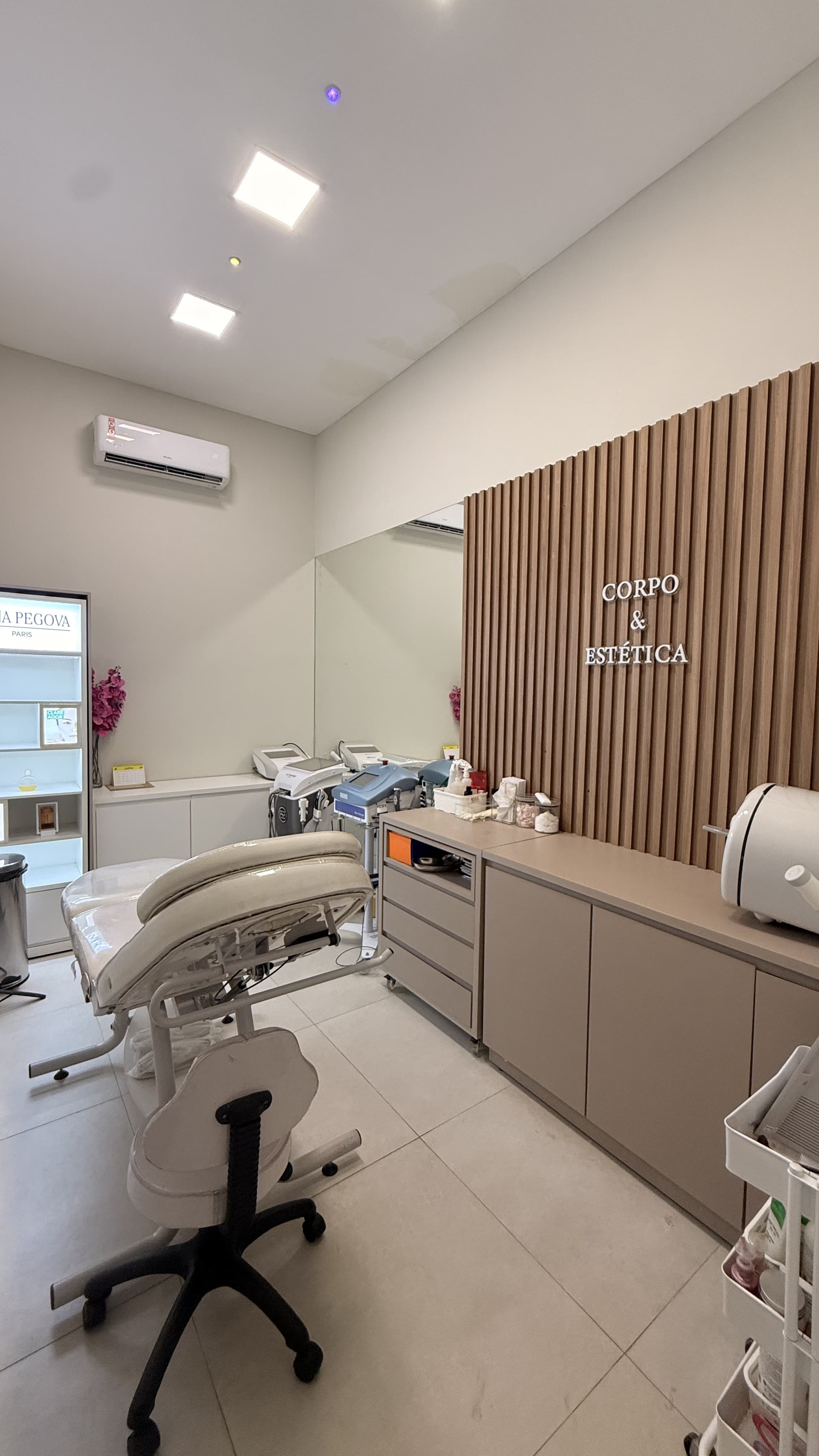 Sala Corpo & Estética com equipamentos